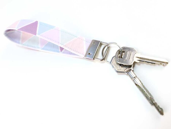 How To Make A Key Fob Wristlet In 3 Minutes ⋆ Hello Sewing